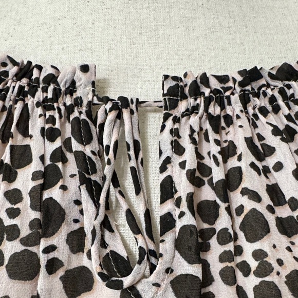 Sanctuary EUC❤️Black and Tan Patterned Peasant Blouse - Picture 2 of 8